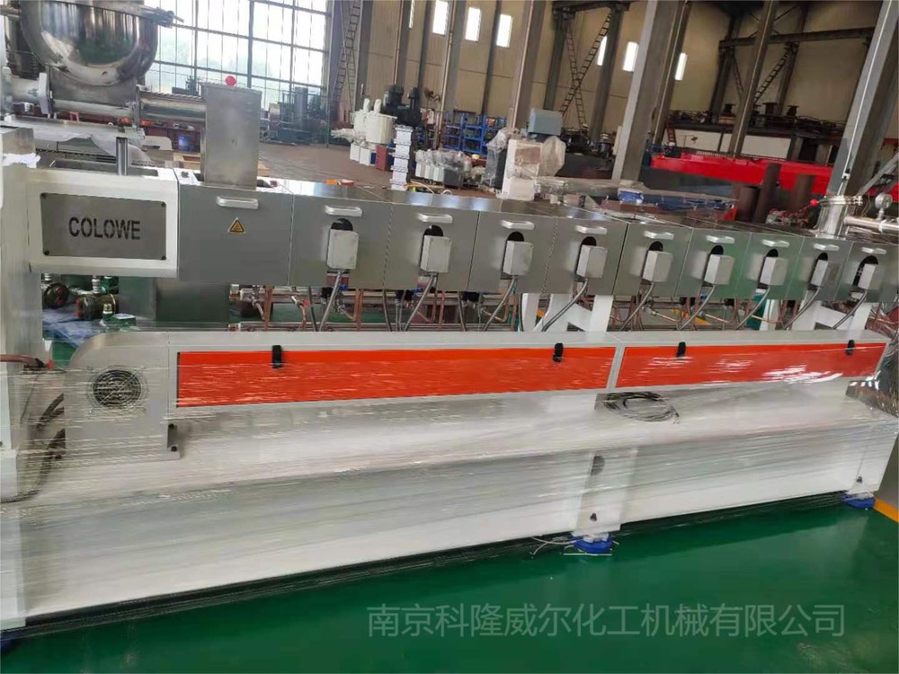 co-rotating twin screw extruder co-rotating twin screw extruder